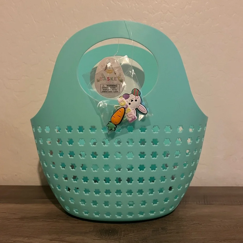 Target Bullseyes Playground Silicone Easter Basket with 2 Set of Charms -Blue